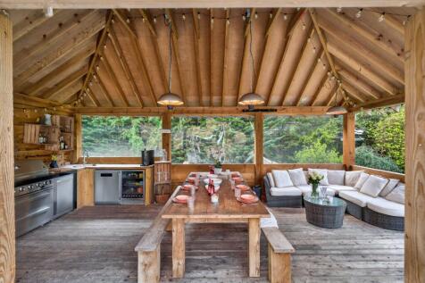 Outdoor kitchen