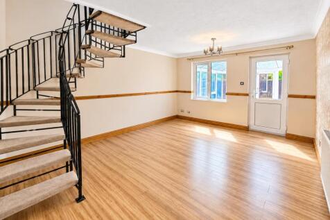 2-bedroom House with Garden and Conservatory near
