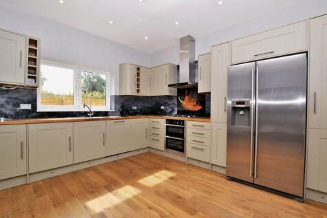 Fully Fitted Kitchen