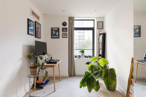 Honour Lea Avenue E20