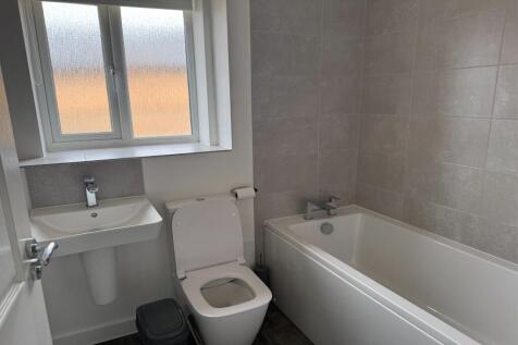4 bedroom Detached House in Vicar Wood Way, Derby photo 5