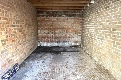 Garage iside.jpeg