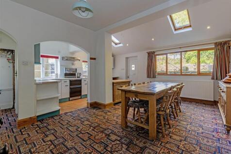 Dining Room-2.jpg