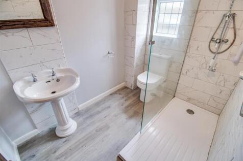 SHOWER ROOM/W.C.