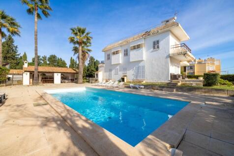 Pool and Exterior (2