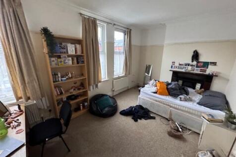 Brudenell Road, Hyde Park, Leeds photo 4