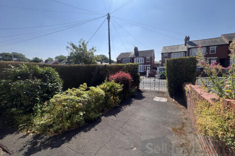 Front garden / driveway