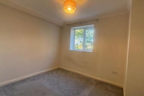 Valley House, EN8 8JB photo 5