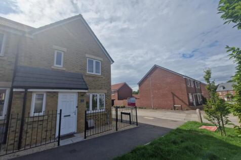3 bed house for rent in Kingfisher Drive, YEOVIL