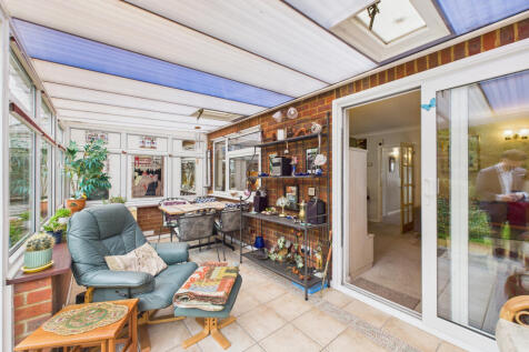 CAM02909G0-PR0484-STILL014