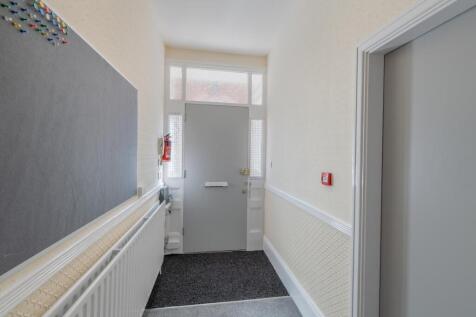 12 Argyle Avenue Hall, Stairs and Landing.jpg
