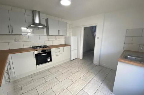 60 Kingsland Crescent - kitchen 2.jpg