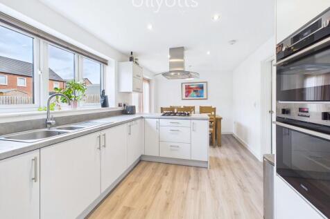 Kitchen/Dayroom