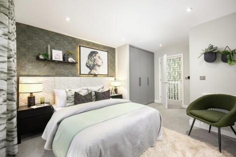 Hollymead Square, Principal