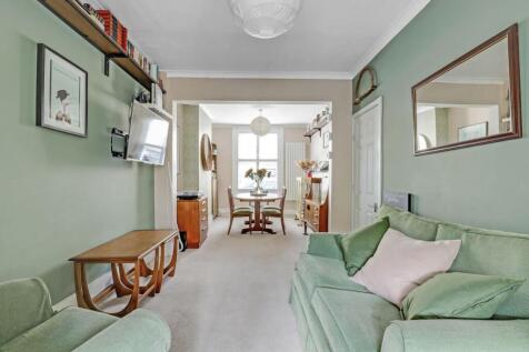 05-a667JHPropWorld - 35 Percy Road - 14-medium.jpg