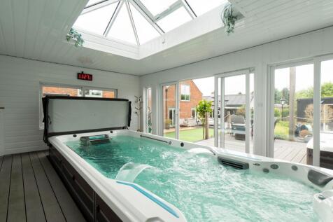 Indoor Hydro pool &amp; Hot tub