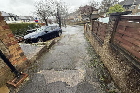 Sherwell Rise, Bradford, West Yorkshire, BD15 photo 5