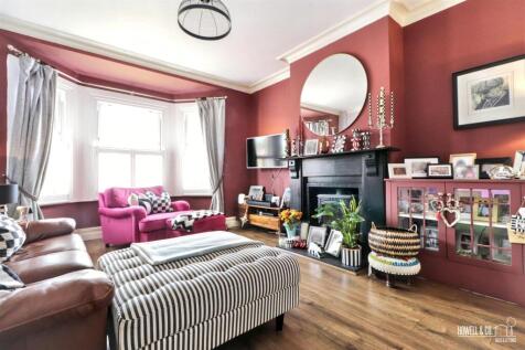 FAMILY LOUNGE