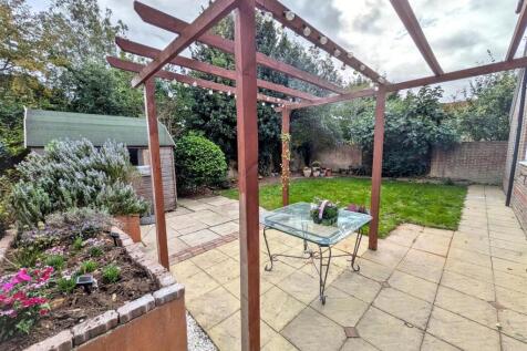 Rear garden 4 new.jpg
