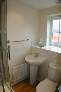 Bedroom 4 ensuite.JPG