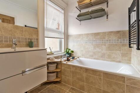 4, 14 Bulkington Ave-020.JPG
