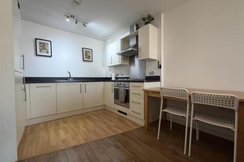 Overstone Court, Cardiff Bay photo 3