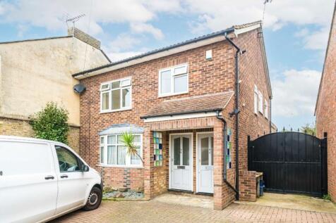 2-bed flat on Colne Road, Twickenham, £1,775/mo