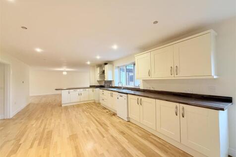 Queensway, Mildenhall, Bury St. Edmunds photo 5