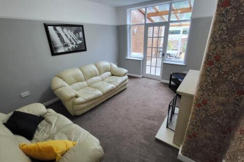 Lees Hall Crescent photo 2