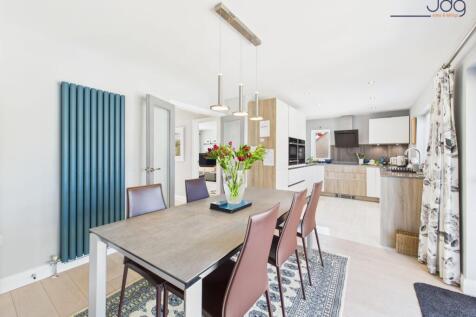 Open plan kitchen diner