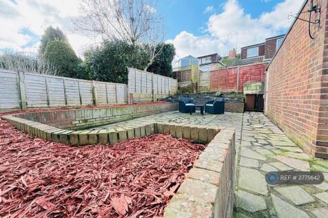 Garden With Standalone Garage With Full Electric