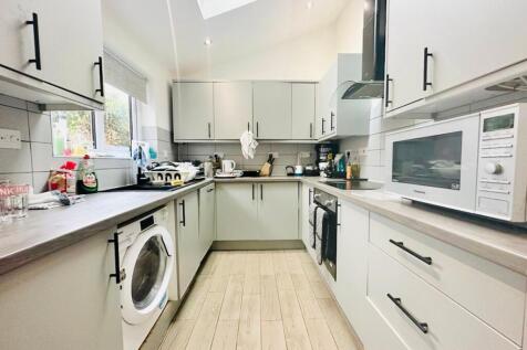 5-bed terraced on Cycle Road, Lenton, £3,250/mo