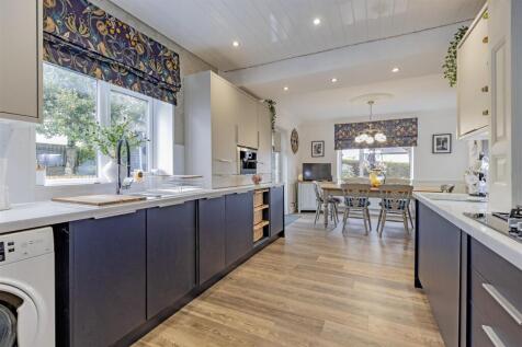 Superb Re-Fitted Kitchen