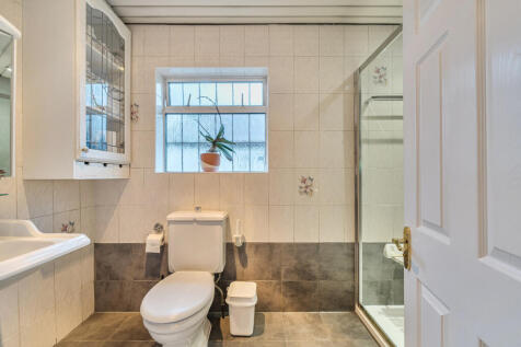 1388198-5-6936f90...