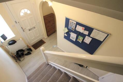 Larchwood Drive, Egham, Surrey, TW20 photo 5