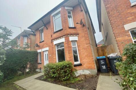 4-bed house on P03205 STUDENT FOUR DOUBLE BEDROOM, WINTON-, £2,000/mo