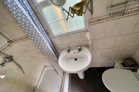 Cranford Lane, Hounslow photo 4