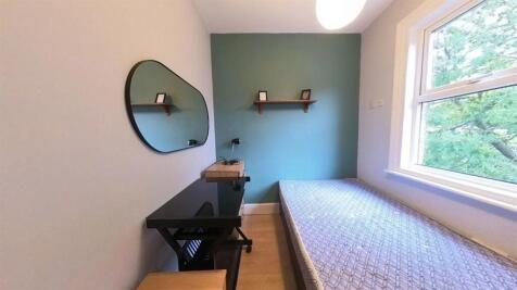 Bright, neatly presented single bedroom with a ...
