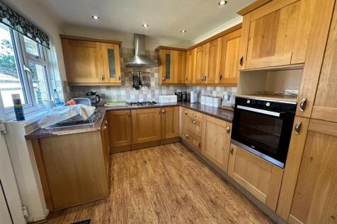 Netherlea Drive, Netherthong HD9 photo 3