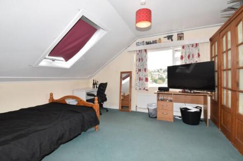 BEDROOM 1 (FIRST FLOOR)