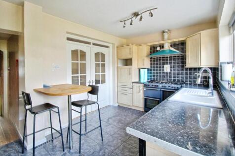 Laburnum Walk, Hornchurch, Havering photo 3