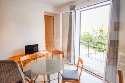 Apartment with sea views in Es Castell
