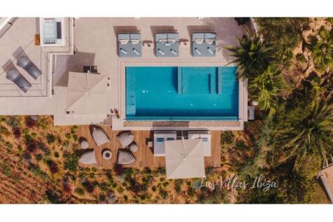 Pool_and_terraces