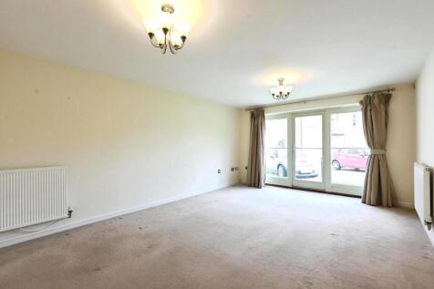 Coachmans Court photo 4