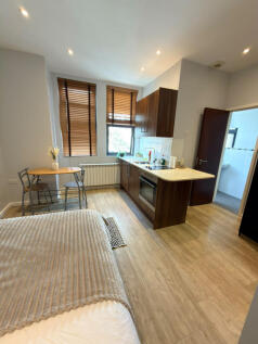 Studio Near Seven Sisters | Water &amp; Wi-Fi Include