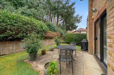 Leatherhead, KT22 - property photo
