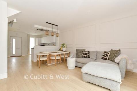 Lounge/Dining Area