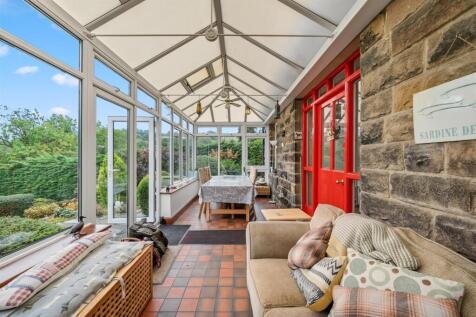 Garden Room - seating to dining area.jpg