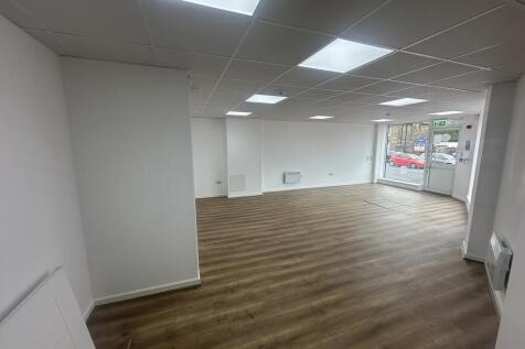 Retail Property (high street) to rent Image 4