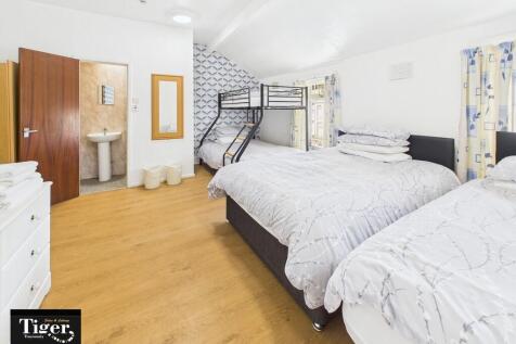 CAM02176G0-PR0547...